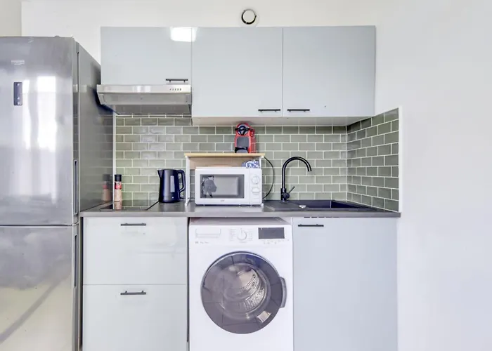 Bright Apartment Near Paris